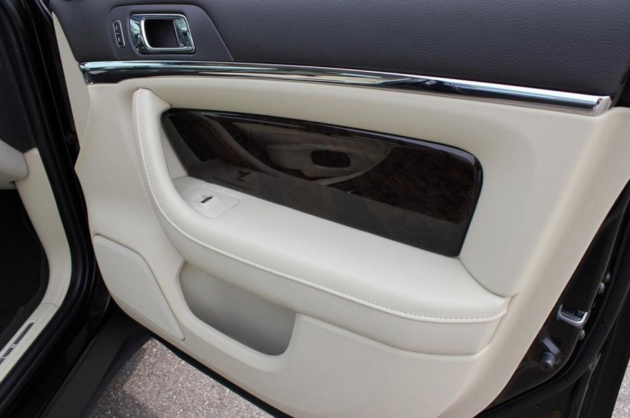 Lincoln MKS EcoBoost 2013 года  (фото 12 из 42)